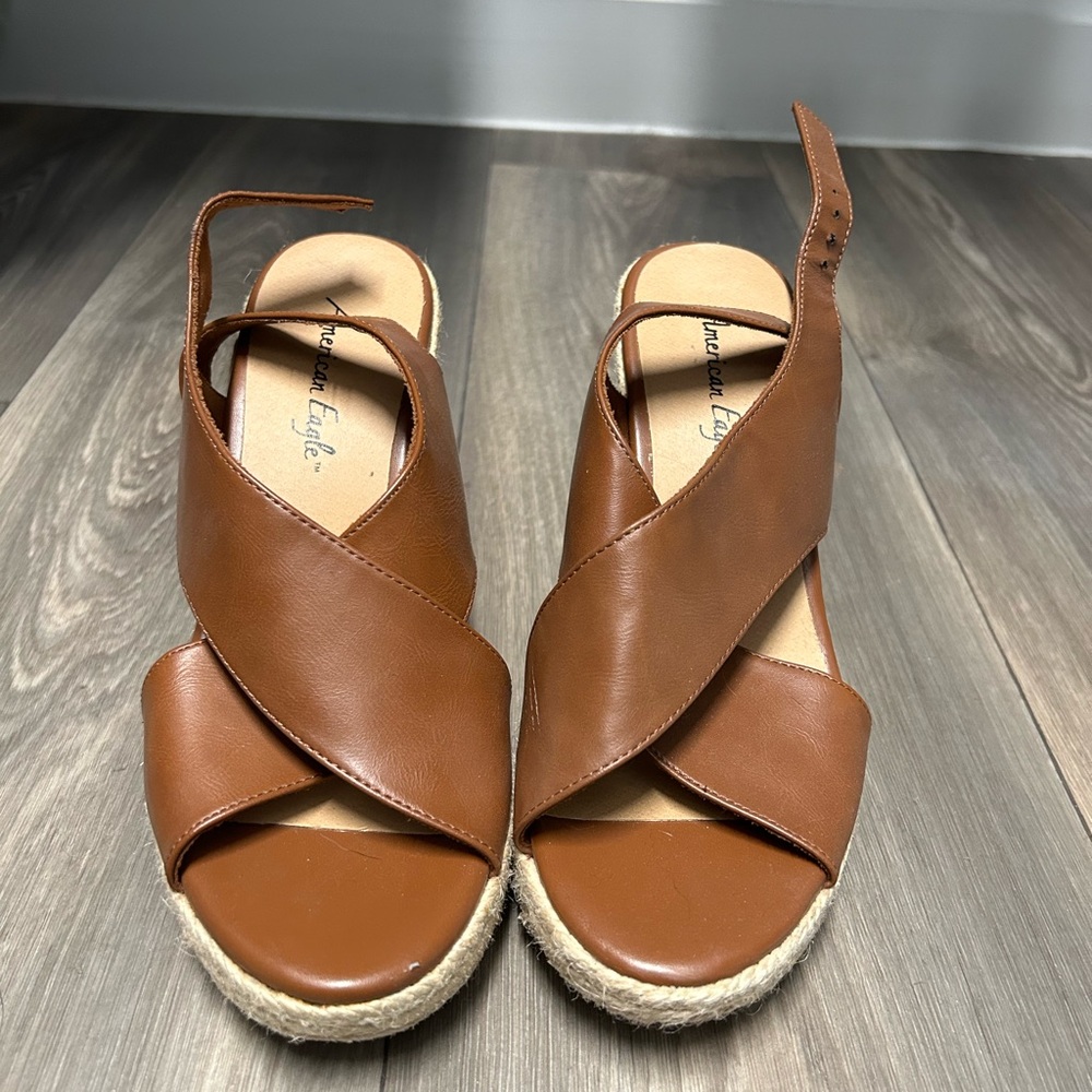 Brown/White wedges